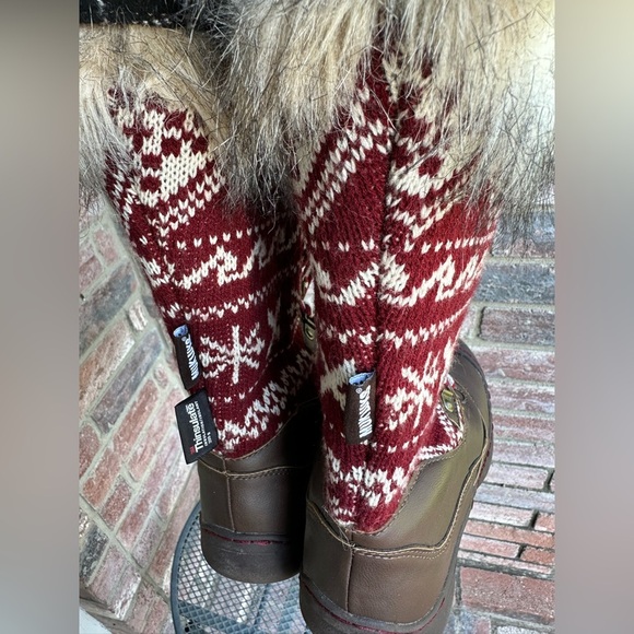 Like New Muk Luks Brown Red and White Snow Boots with Fur Lining Size 8 - Picture 2 of 8